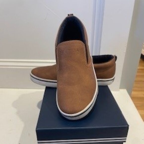 Nautica Kid's Slip-On Casual Shoe (Tan size 3) - Picture 2 of 4